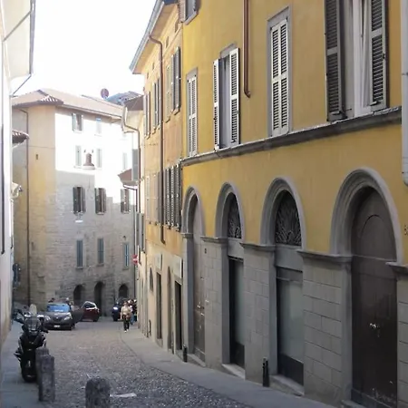 Casa Lalla In Centro Storico A בית נופש ברגמו